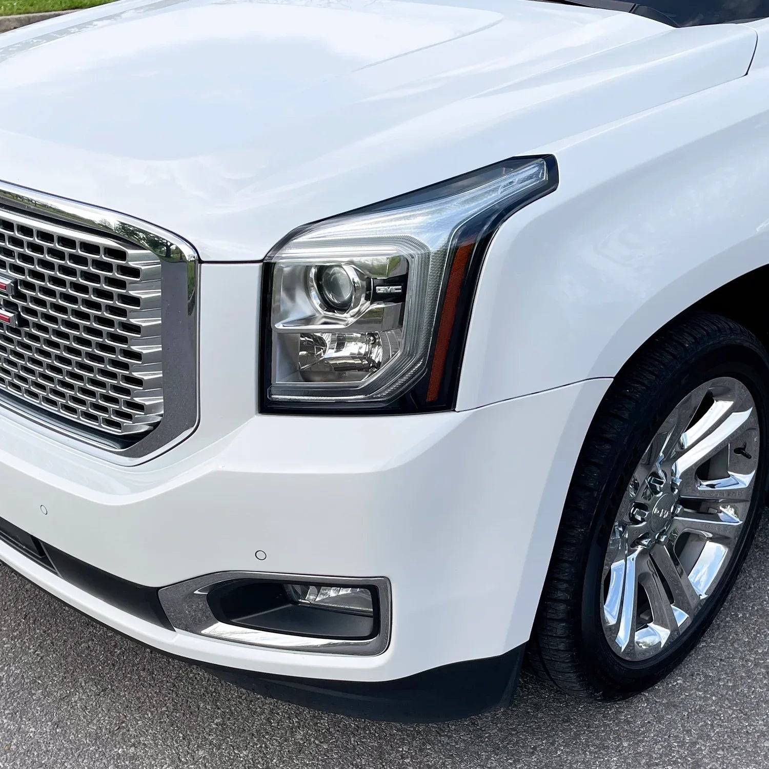 2015-2020 GMC Yukon | Headlight Eyelid PreCut Tint Overlays