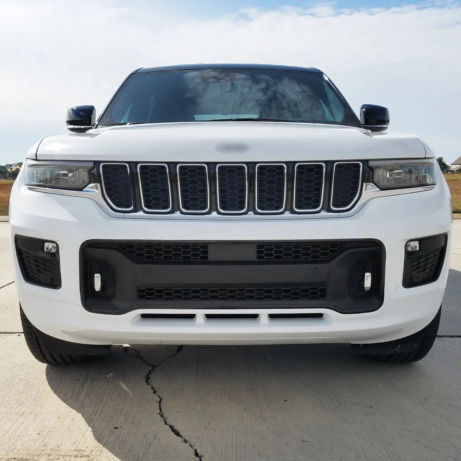 2022-2025 Jeep Grand Cherokee | Lower Grill Trim Chrome Delete PreCut Vinyl Wrap